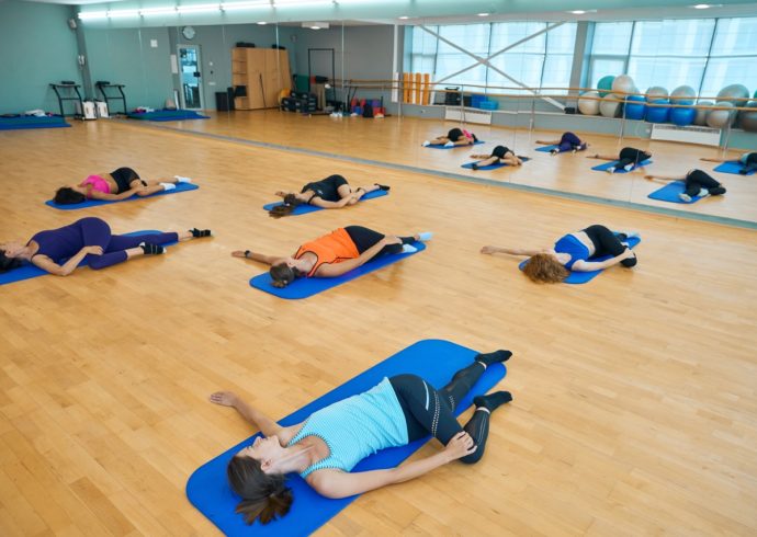 Groß (womens-health-group-is-doing-pilates-in-comfortabl-2025-03-05-11-57-47-utc)